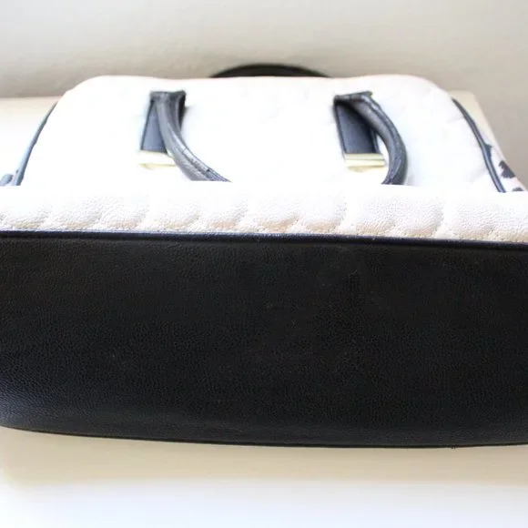 BETSEY JOHNSON BLACK & WHITE HEART PURSE - Picture 7 of 11